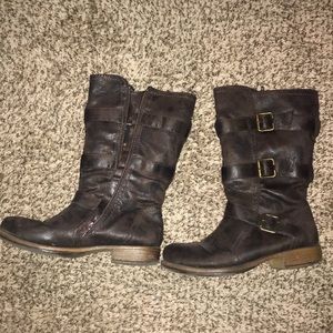 Buckle calf boots